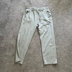 Vuori halo crop sweatpants